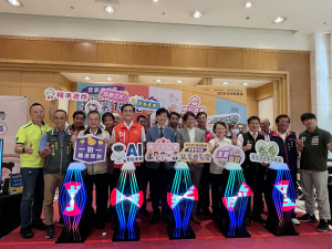 雲嘉南就博會包括勞動部政務次長王安邦、臺南市副市長葉澤山、勞動力發展署副署長鍾錦季一同出席為求職朋友加油打氣
