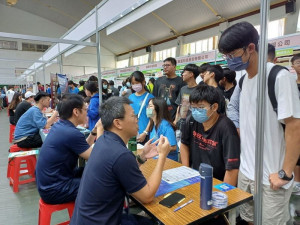 ▲高市高雄中學辦理聯合徵才活動。
