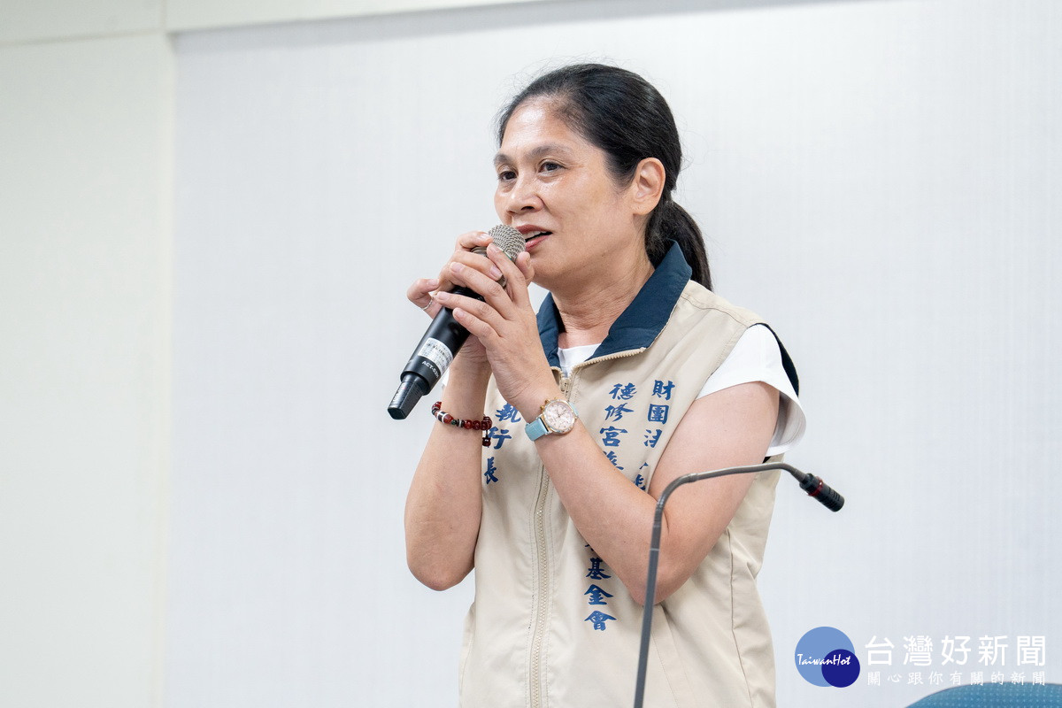 德修宮慈善文教基金會執行長郭麗華於頒獎典禮中致詞。