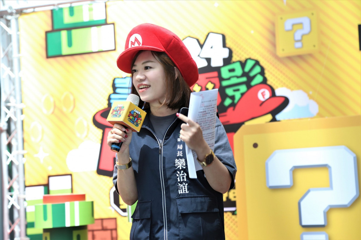 新聞局長欒治誼也cosplay瑪利歐出席記者會