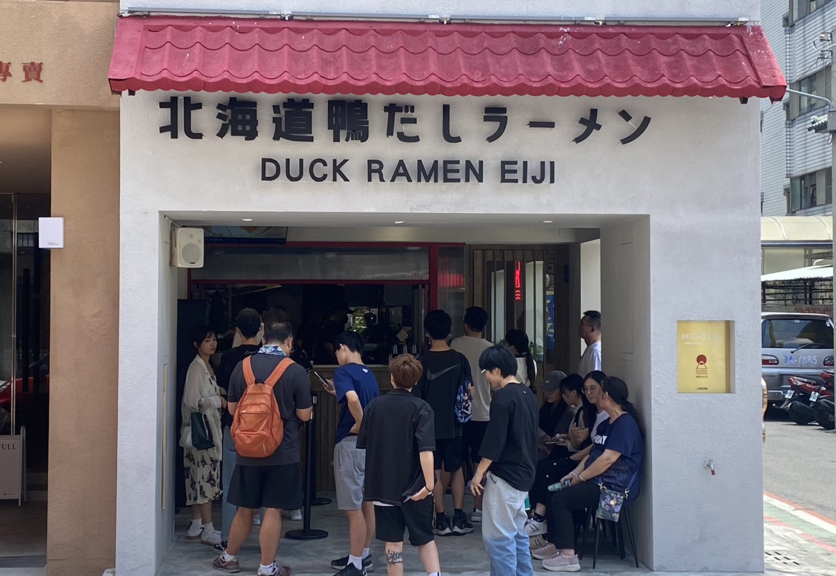 「北海道MEN-EIJI拉麵」試營運1個多月，吸引許多饕客聞香而來。