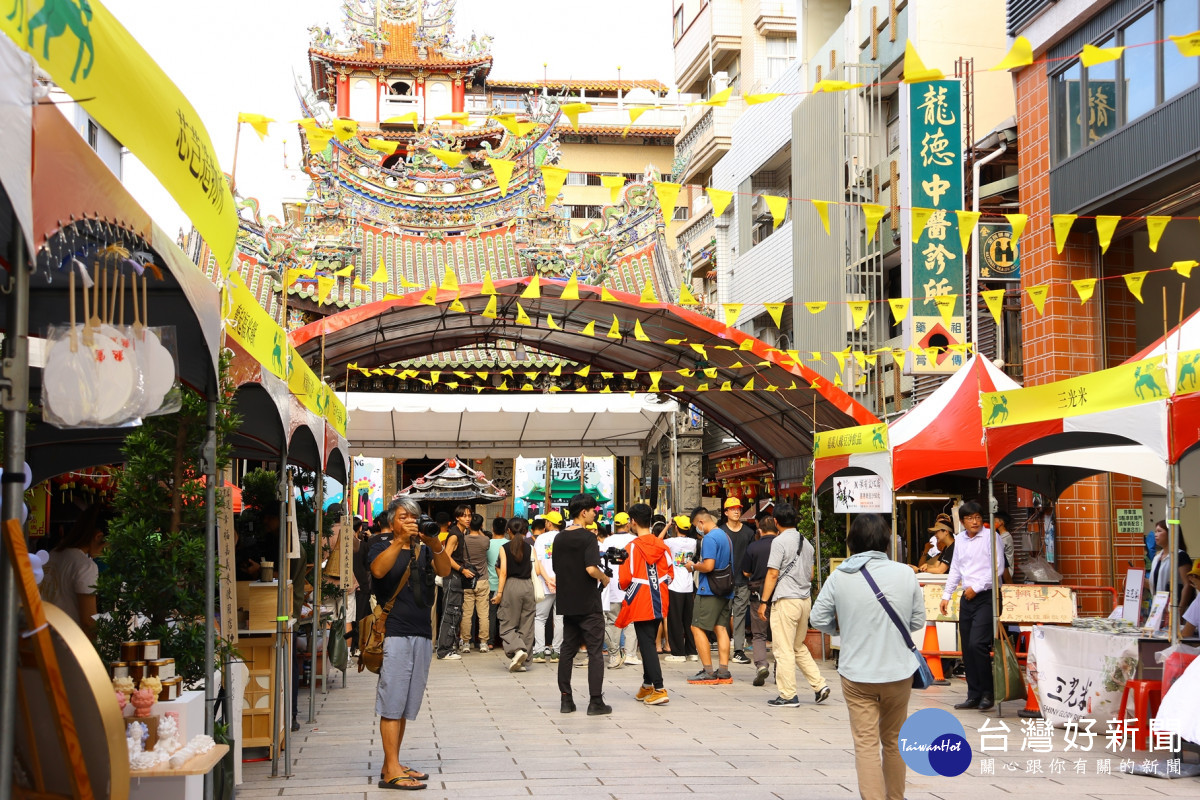 中元祭開幕結合城隍市集吸引人潮／嘉義市府提供