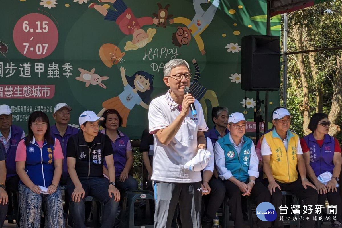 桃園市副市長王明鉅於「羊稠步道甲蟲季」開幕典禮中致詞。<br />
