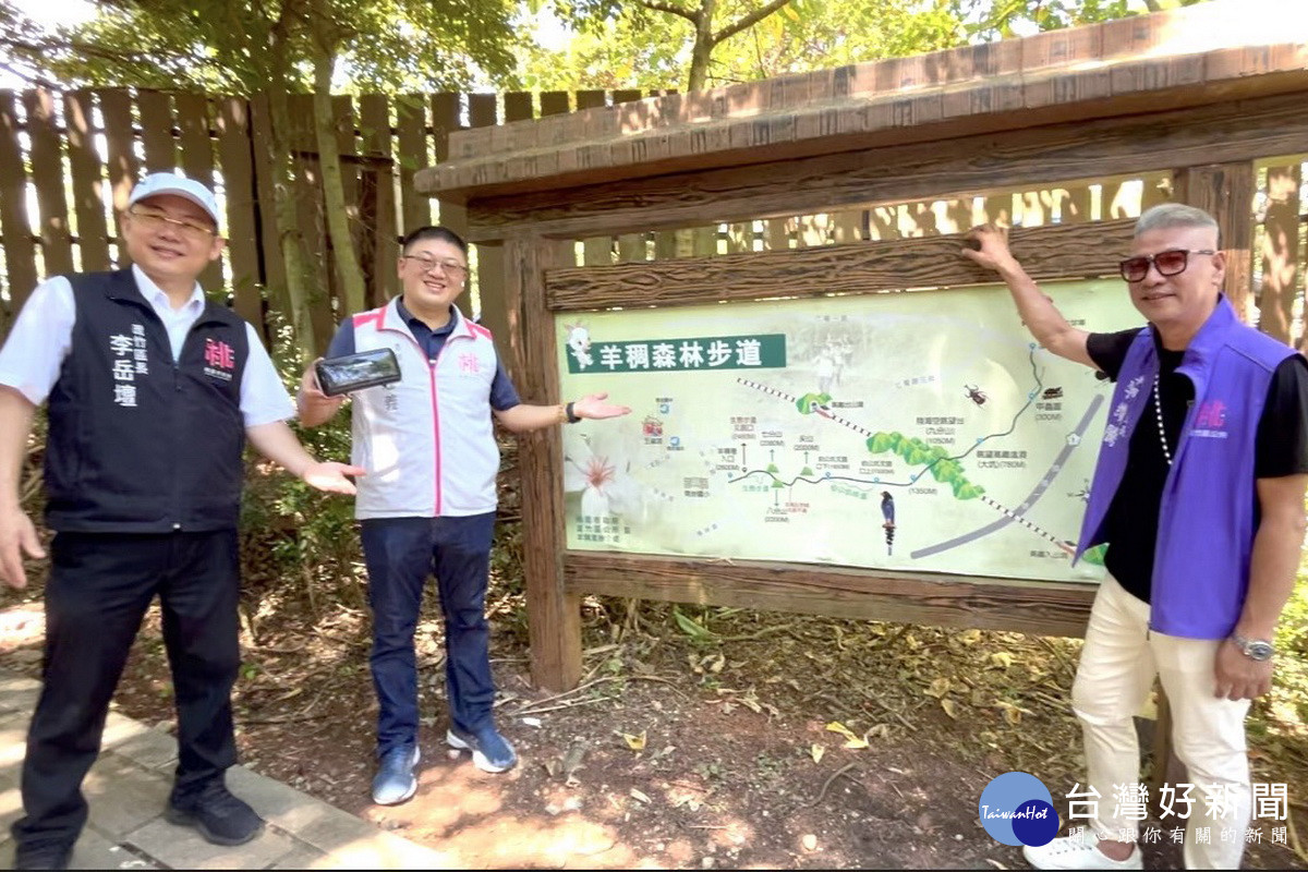 桃市府農業局長陳冠義、蘆竹區長李岳壇歡迎親子同遊。<br />
