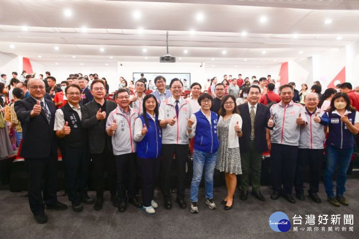 張市長與出席貴賓合影。<br />
<br />
