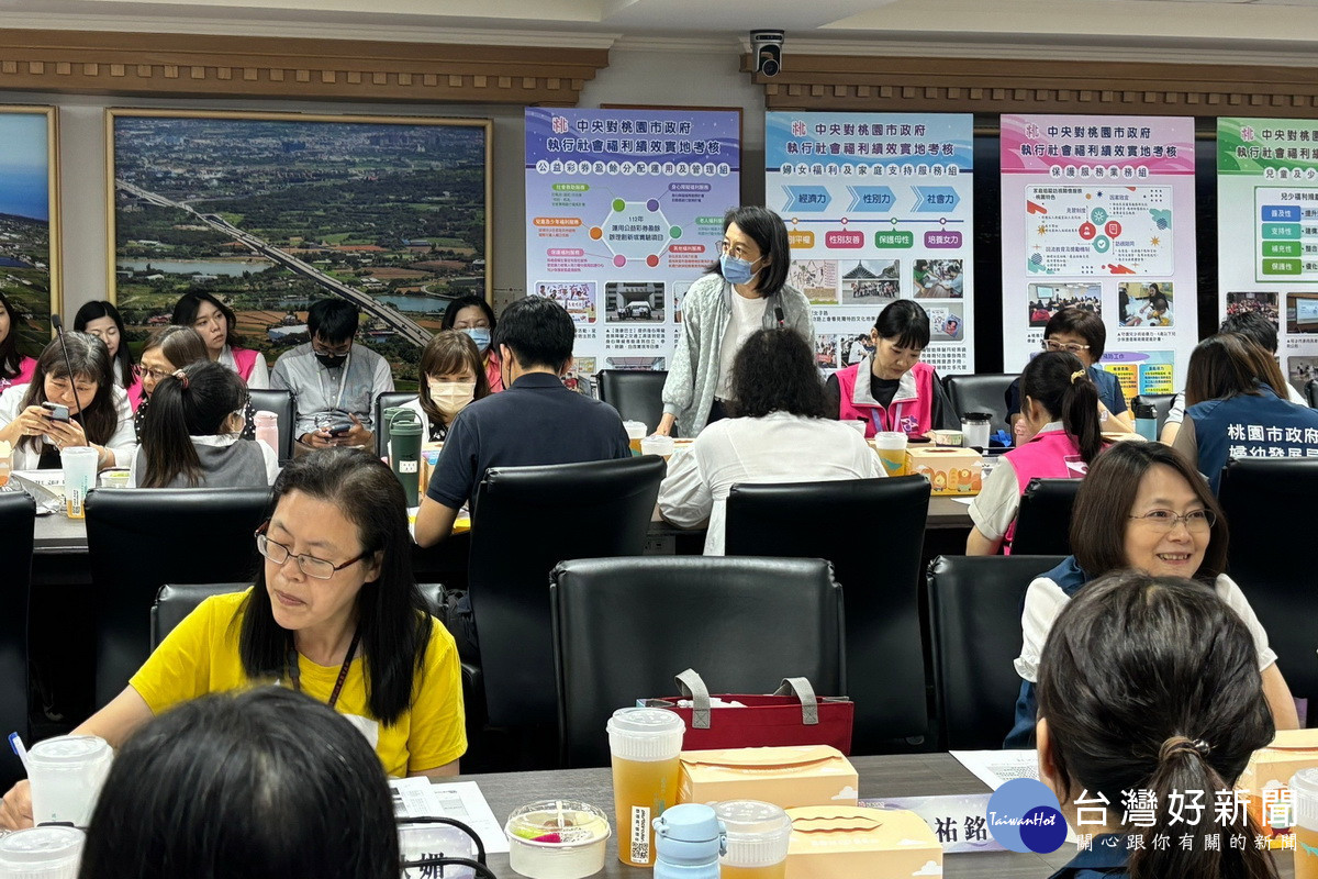 保護服務業務委員於綜合座談與市府意見交流。<br />
