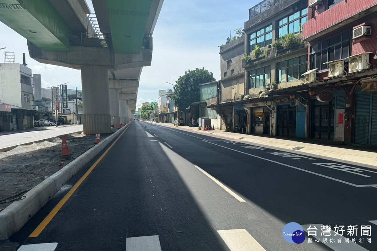 蘆竹區南崁路二段捷運高架橋完工，全線六車道開放通行。<br />
