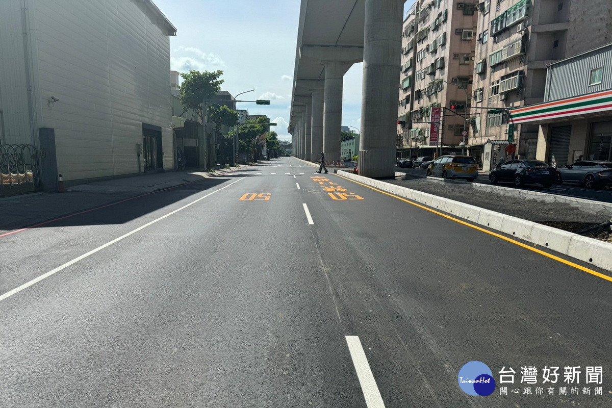 蘆竹區南崁路二段捷運高架橋完工，全線六車道開放通行。<br />
