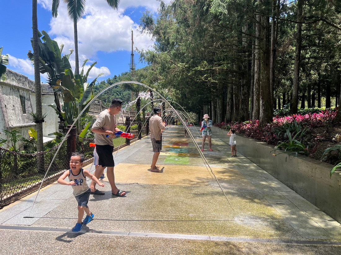 九族打造百米長水霧森林步道，誘發森林芬多精最清涼。 