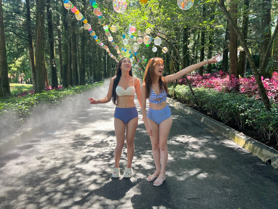 穿泳裝到水立方報到，就送全園區消費券$200(兒童也有$100)。<br />
<br />
