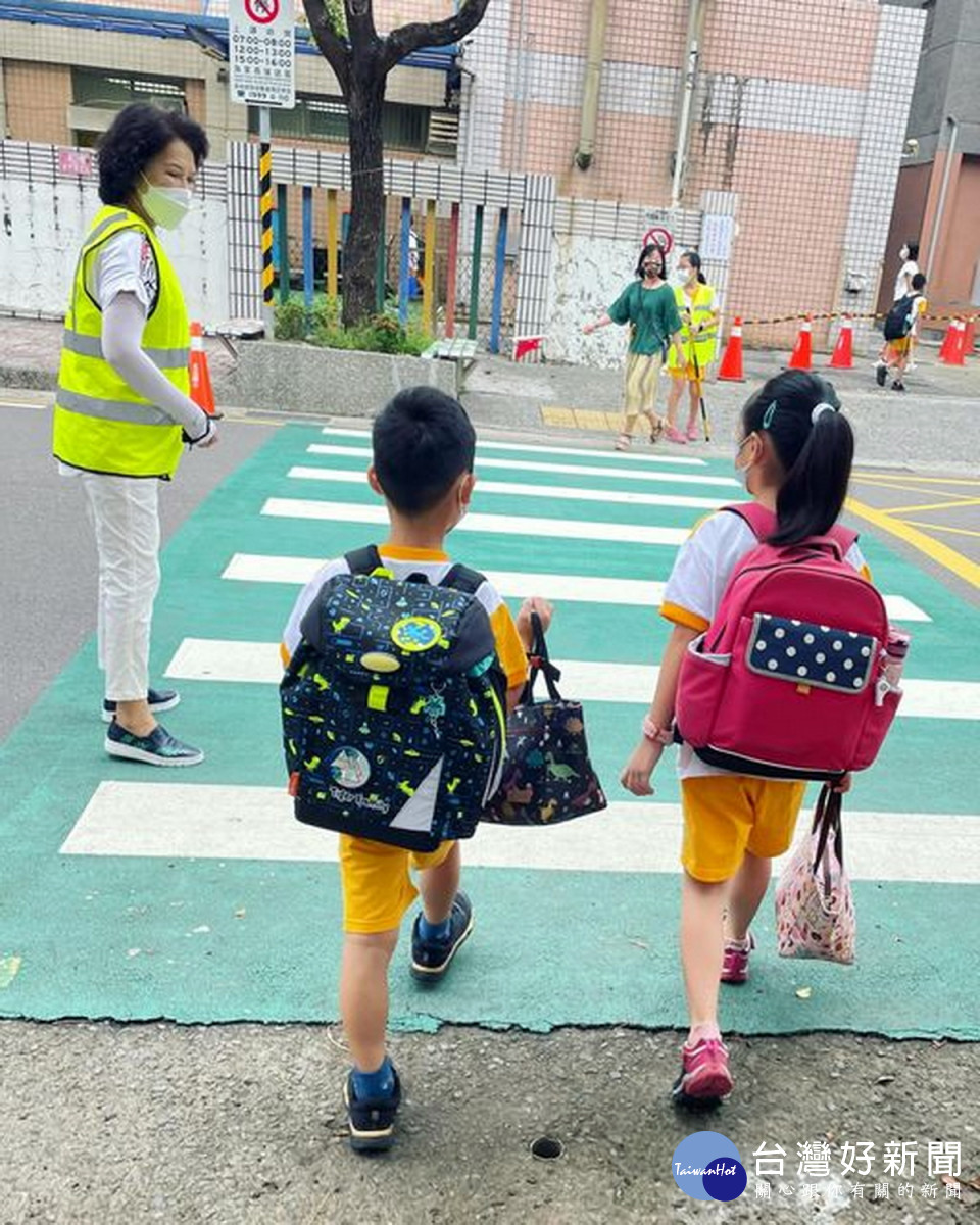 桃園市政府家庭教育中心推出「HELLO！新鮮人」入學系列講座。