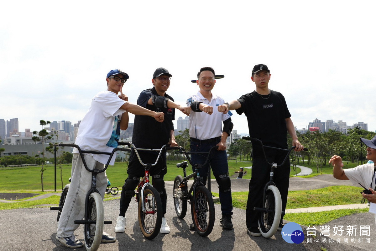 桃園市副市長蘇俊賓出席「2024桃園極限運動-虎頭山Pump Track開幕活動」。<br />
