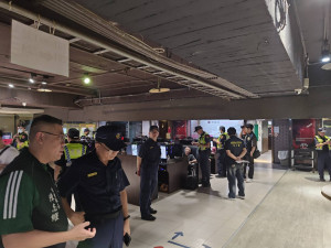 桃園警分局針對易妨害青少年身心場所加強臨檢查察，也利用各項活動機會宣導。