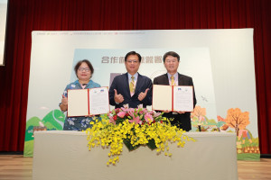 農村水保署辦農村水保成果發表會並由署長李鎮洋跟高雄科工館李秀鳳館長千署合作備忘錄。（圖/農業部農村發展及水土保持署）
