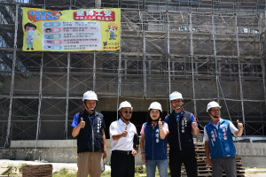 台中市運動局長李昱叡代表盧市長視察工程進度，慰勉團隊