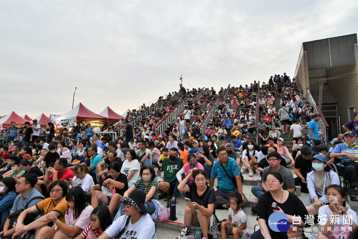 亮點王功20，王功漁火節首日破25萬人。圖／彰化縣政府提供