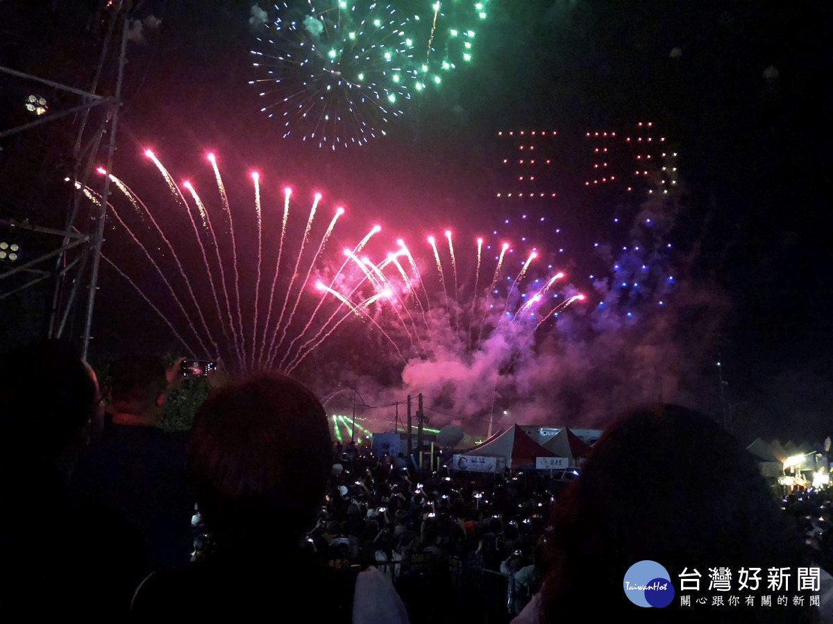 亮點王功20，王功漁火節首日破25萬人。圖／彰化縣政府提供　
