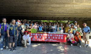 忘年關懷協會多數來自各行各業退休人員。（記者扶小萍攝）