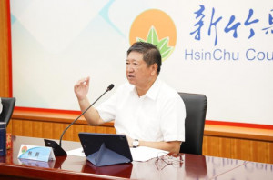 縣長楊文科主管會報上關心三峰路改善狀況。