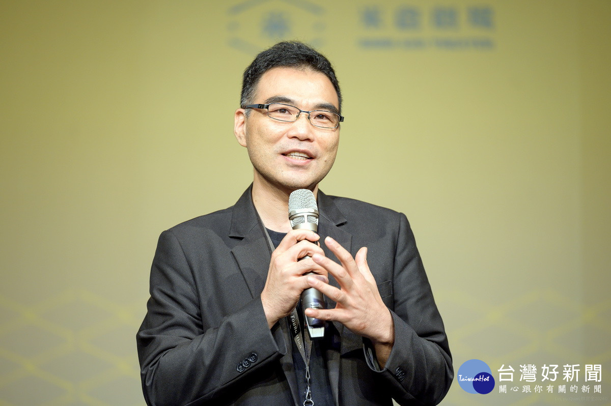 桃園市政府文化局專門委員王啟仲致詞。<br />
