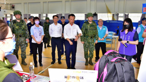 113年中部7縣市今天舉行萬安47號演習，嘉義縣長翁章梁到場視察防災演練/警方提供