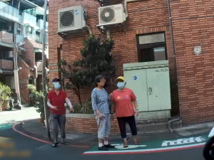 老婦離家200公尺卻找不到回家路，中壢警方獲報助返家。