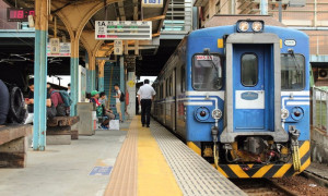 ▲因應凱米颱風，臺鐵24日調動行駛列車班次。