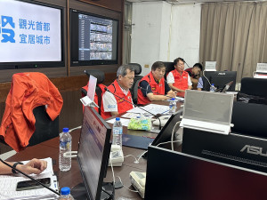 王副縣長主持災害應變會議。（記者扶小萍攝）