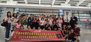 南投縣民和國中濁岸合唱團出國比賽。（彩霞基金會提供）