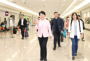 盧秀燕市長率市府團隊今日凌晨返抵台灣