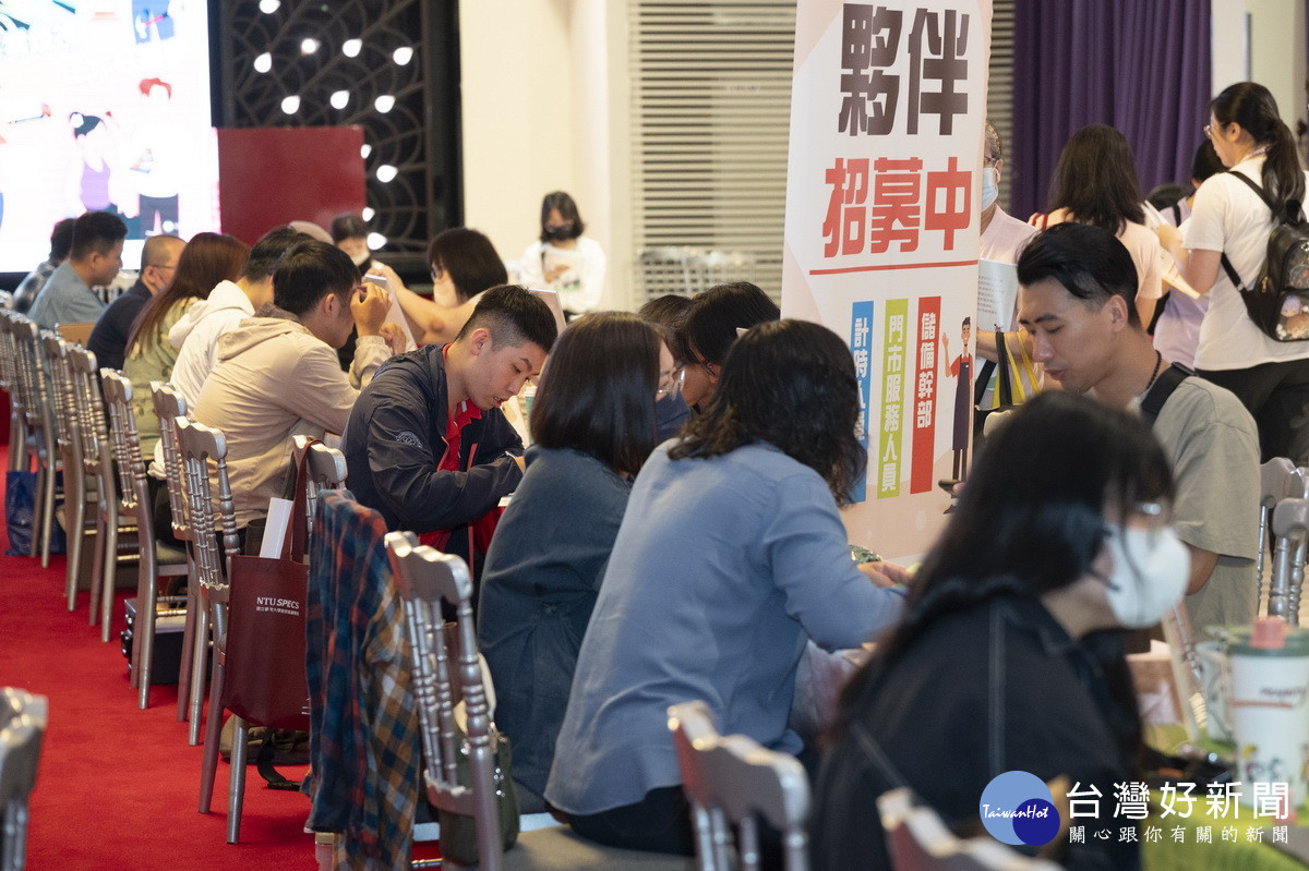 桃市府就服務辦理「美好職涯  一鹿精彩」徵才活動，媒合率達77%。