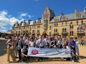全國選出20名領導人才培育營學生赴英國參訪。（中興高中提供）