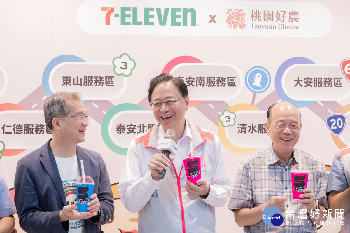 張市長試吃拉拉山水蜜桃思樂冰。