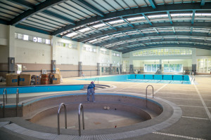 嘉義縣鹿草焚化廠游泳池轉型「健康生活館」，整建工程預計今(113)年10月完工／嘉義縣府提供