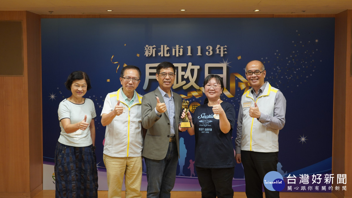 三重戶所的張麗玲承辦審核業務17年，主動在案件中發掘問題並提出建議獲內政部參採