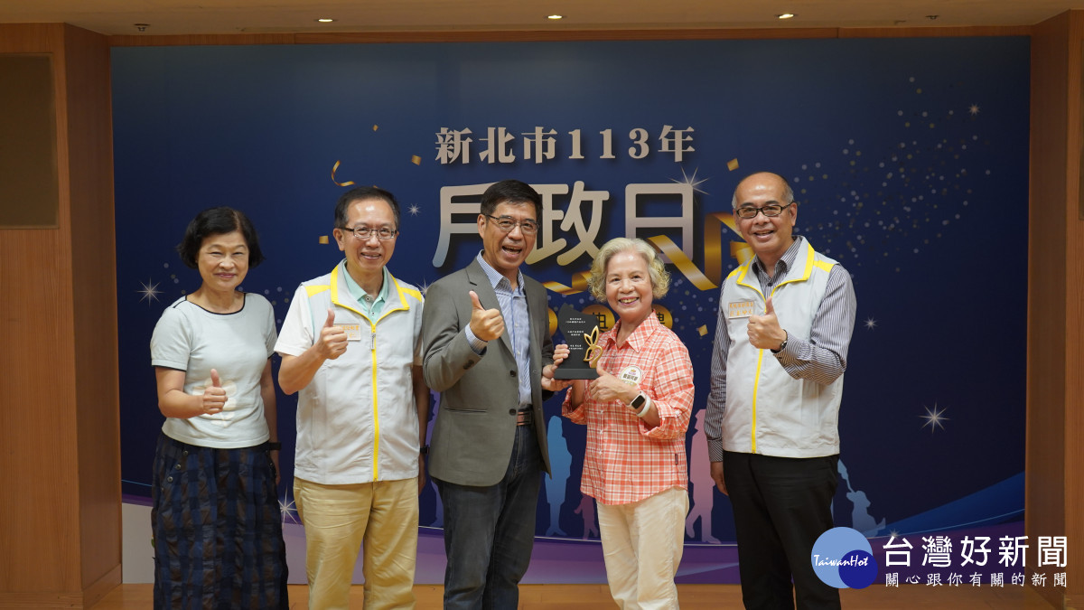 三峽戶所志工蔡張阿麥耐心熱情，是同仁強力的後盾。