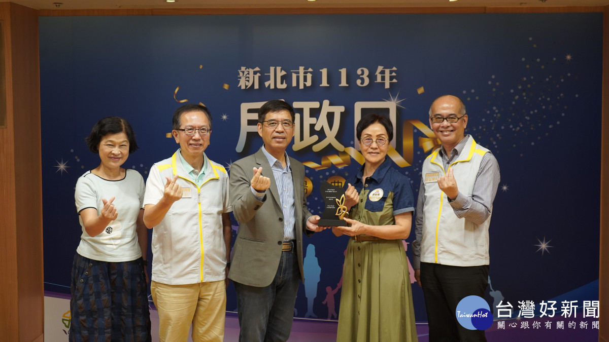 永和戶所志工胡台美，長期於戶所、醫院及圖書館擔任志工，堪稱多元志工相當熱心。