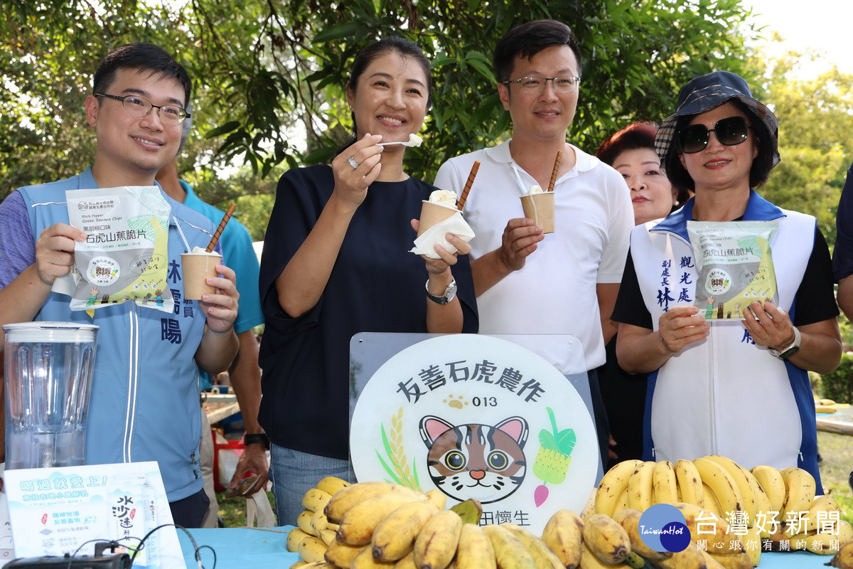 炎熱的氣候下來一份冰品多麼清爽。（縣府提供）