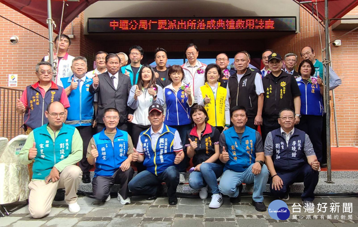 張市長與出席貴賓合影。
