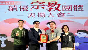 ▲陳其邁感謝各宗教團體的善行義舉，鼓勵共同推動節能減碳行動。