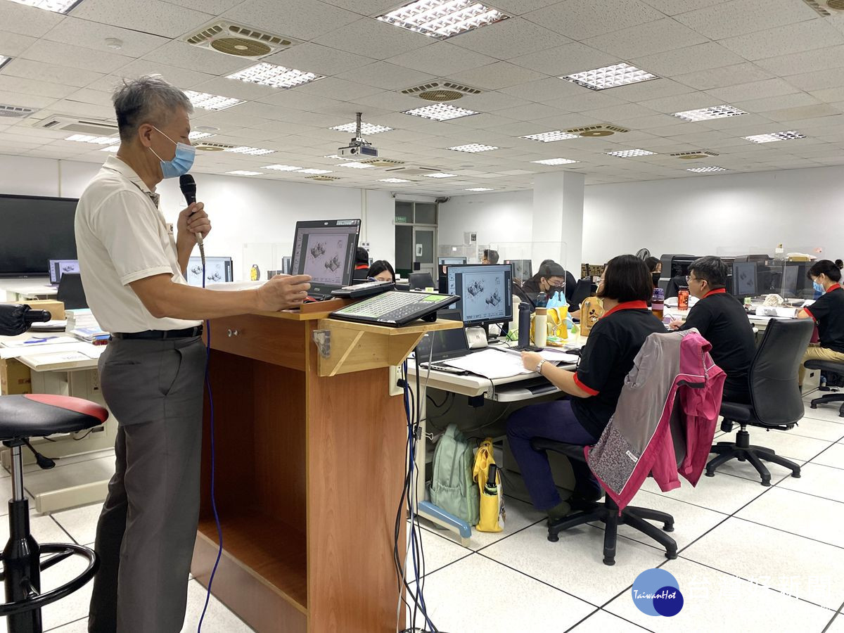 雲嘉南分署「電腦輔助機械繪圖」自辦職前班，課程結合基礎的理論講解，及搭配完整的實作訓練，協助待業者快速累積職能