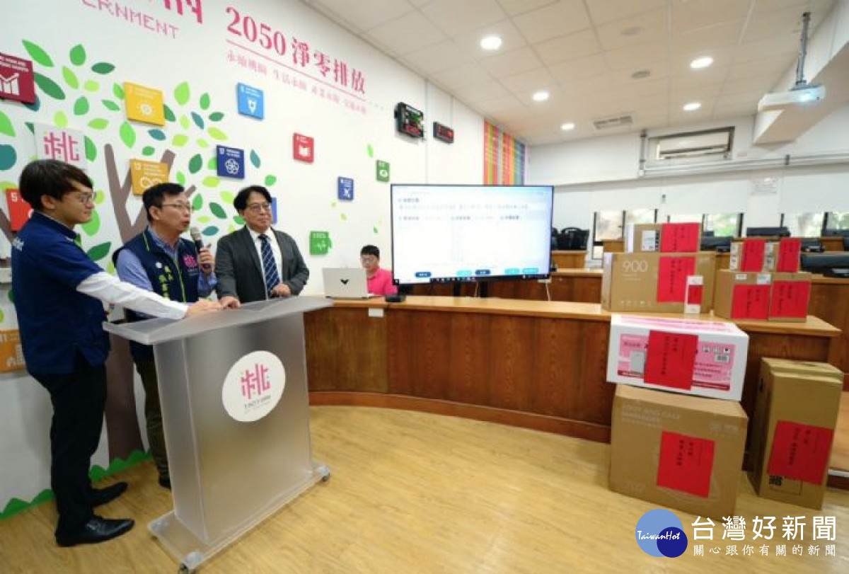 環管處處長張書豪抽出10月份「月月抽」好禮。