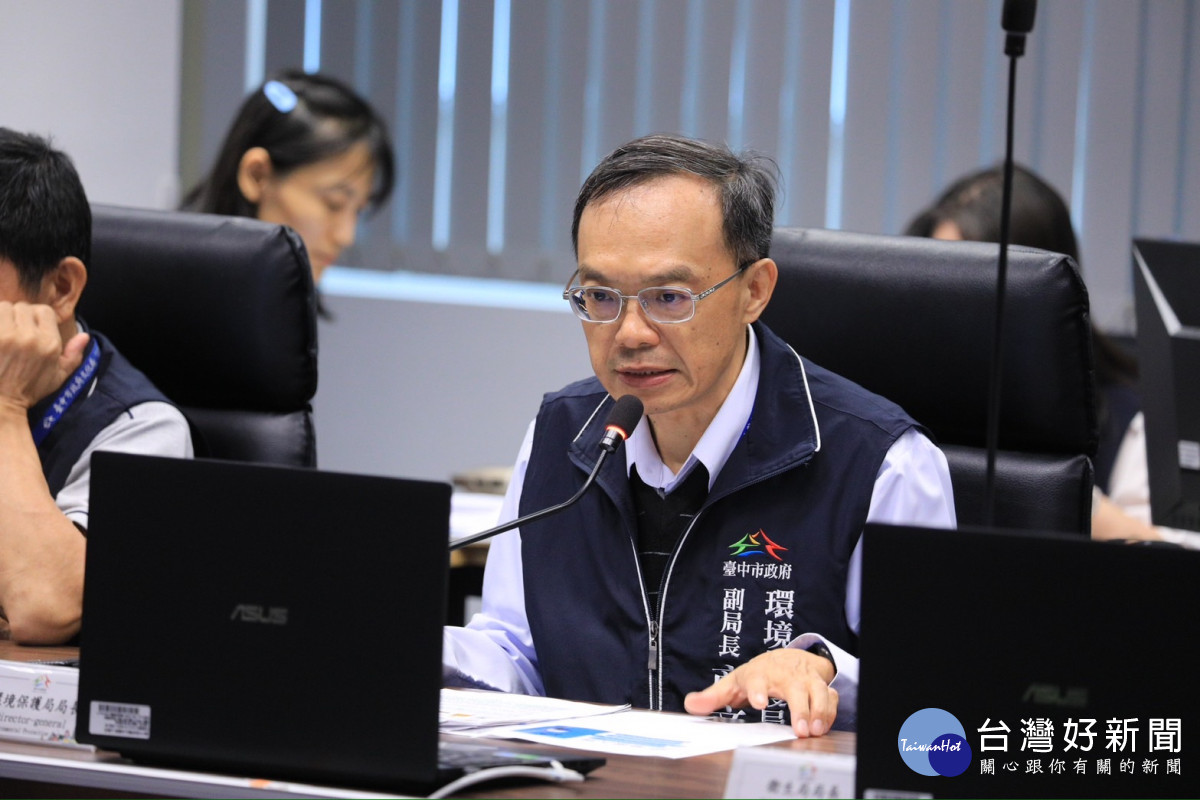 環保局副局長商文麟進行專案報告