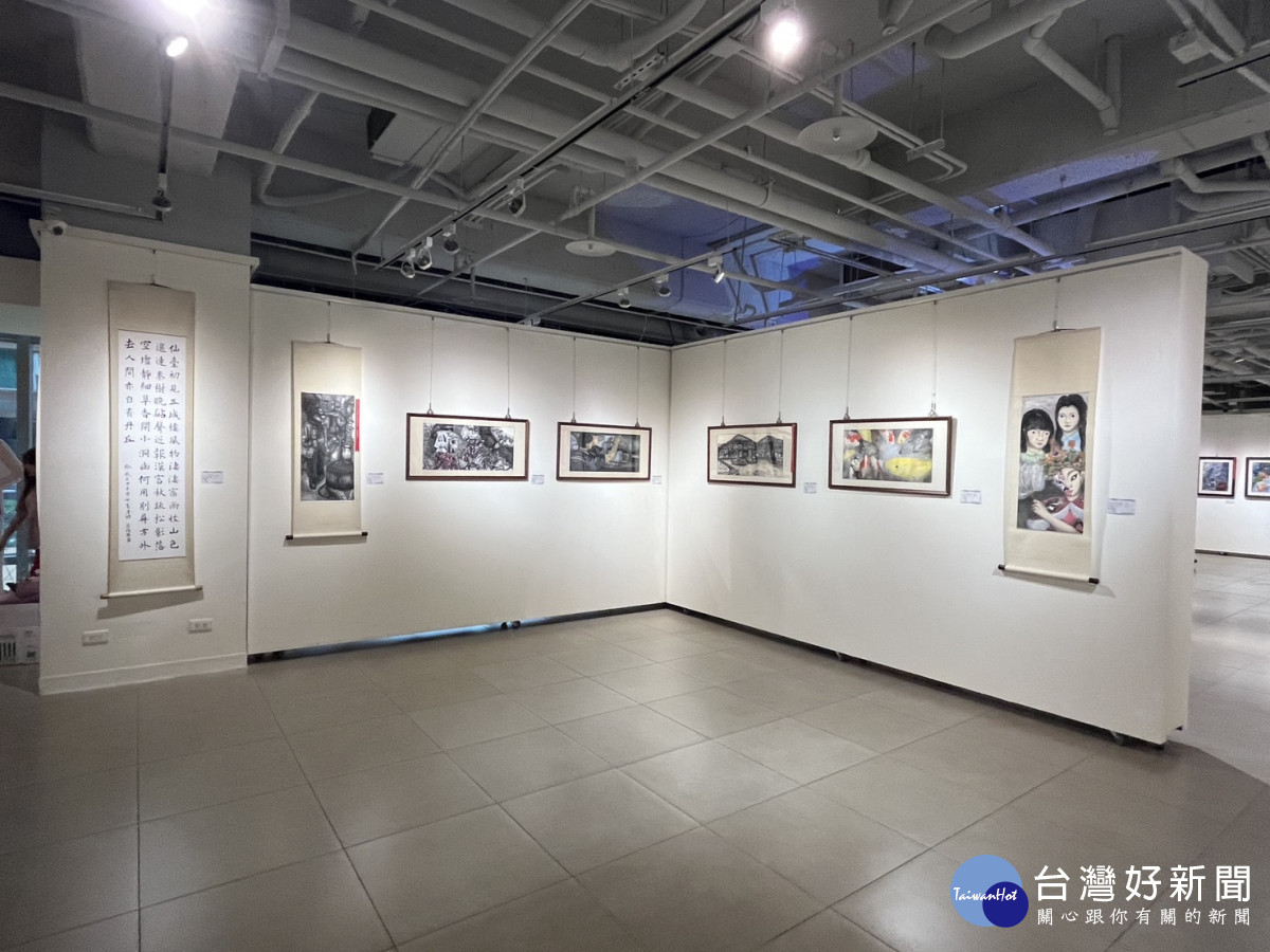 八德國中第25屆美術班舉行畢業成果展，展覽主題為「美有煩惱」。