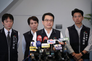中市重大獎懲案件審議委員會召集人黃崇典今召開記者會宣佈，公捷處長性騷屬實記兩大過免職。