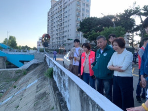 會勘大智排水工程。林重鎣