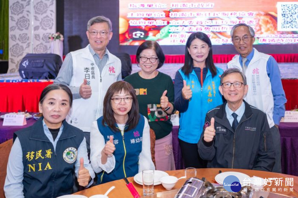 王副市長與貴賓合照。<br />
