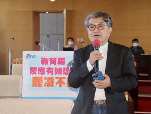 面對不斷的霸淩事件，市議員李中批教育局反應卻似恐龍。