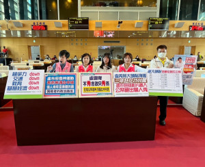 民進黨陳俞融等多位議員質疑盧秀燕近3年花2500萬進行個人行銷。
