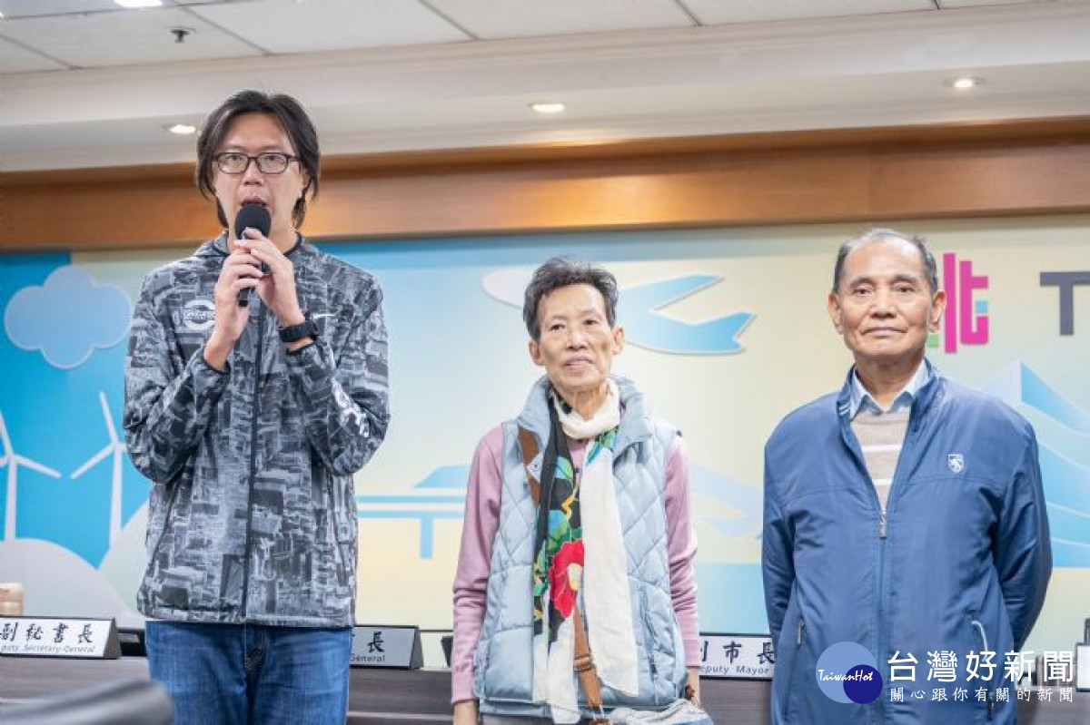 黃先生希望這輛復康巴士能略盡棉薄之力。<br />
<br />
